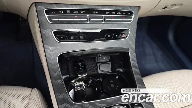 Mercedes-Benz E-Class — Фото автомобиля 22
