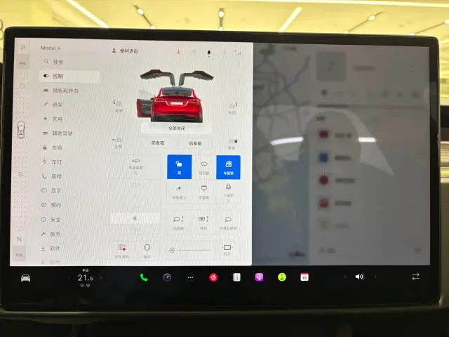 Tesla Model X — Фото автомобиля 12