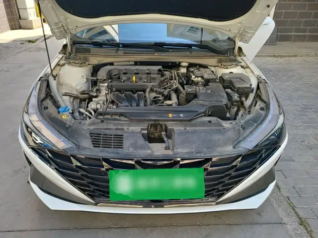 Hyundai Elantra 2022 1.5L CVT LUX Premium Edition — Фото автомобиля 16