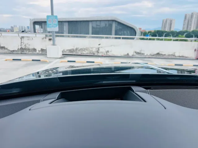 Bentley Flying Spur — Фото автомобиля 16