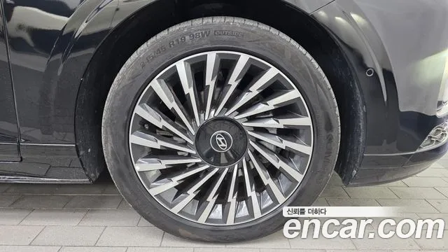 Hyundai Grandeur GN7 — Фото автомобиля 6