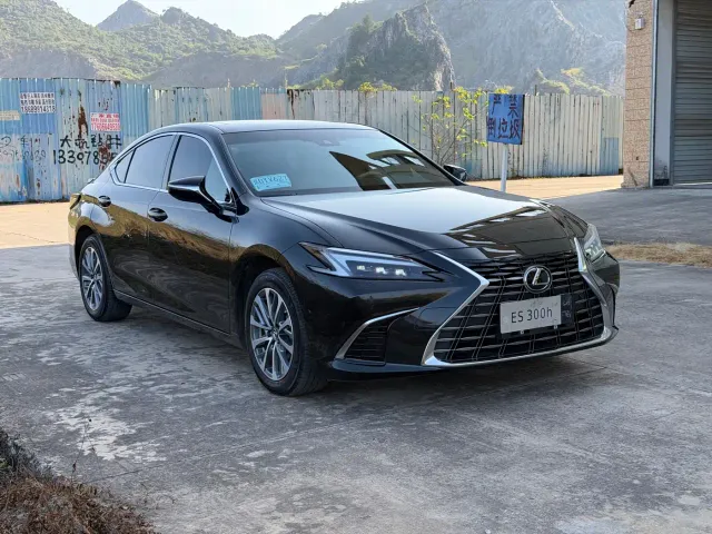 Lexus ES — Фото автомобиля 3