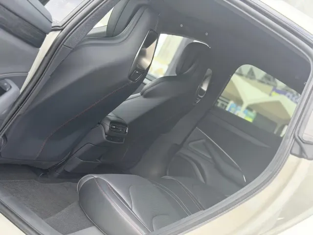 Xiaomi SU7 — Фото автомобиля 8