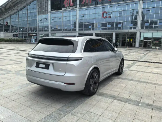 Li Auto L7 — Фото автомобиля 8
