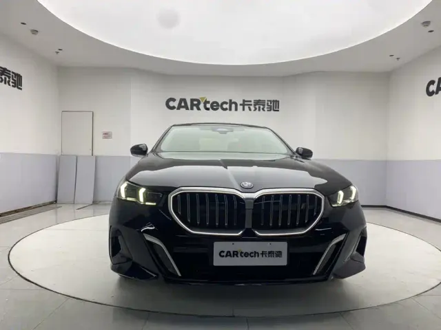 BMW i5 — Фото автомобиля 3
