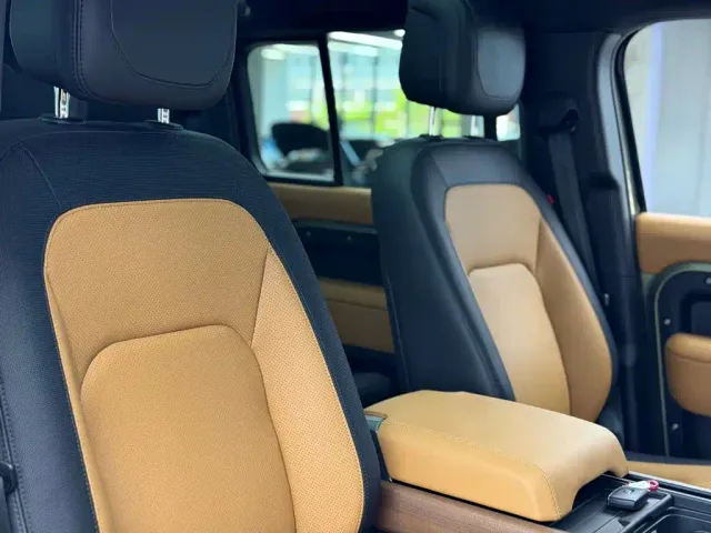 Land Rover Defender — Фото автомобиля 29