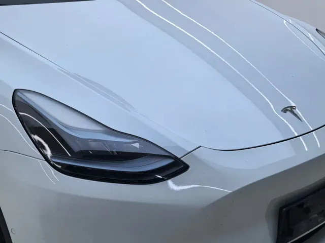 Tesla Model Y — Фото автомобиля 12
