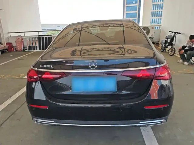 Mercedes-Benz E-Class — Фото автомобиля 5