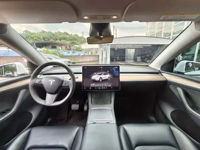 Tesla Model Y — Фото автомобиля 14