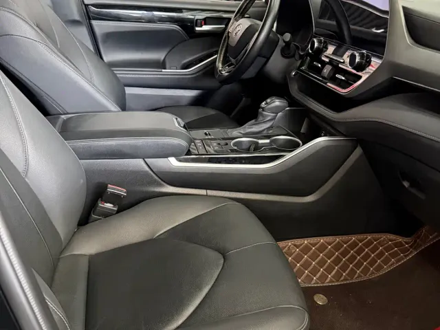 Toyota Highlander — Фото автомобиля 10