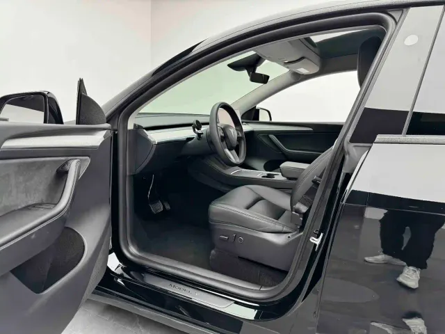 Tesla Model Y — Фото автомобиля 7
