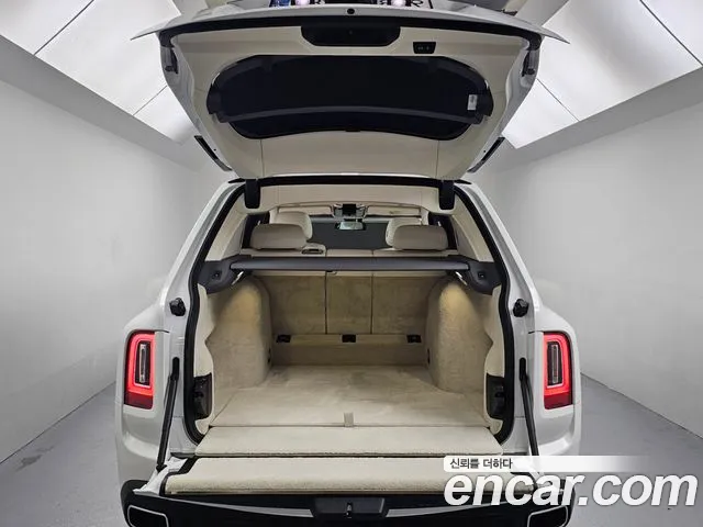 Rolls-Royce Cullinan — Фото автомобиля 19