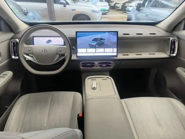 Leapmotor B10 — Фото автомобиля 9