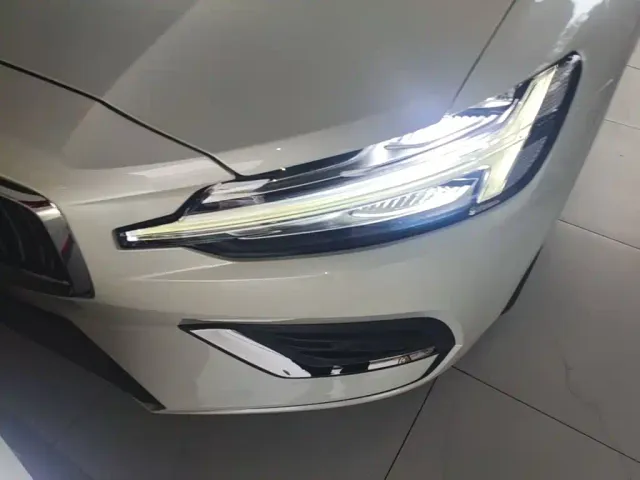 Volvo S60 — Фото автомобиля 23