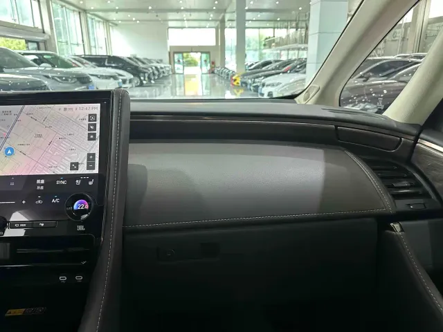 Toyota Vellfire — Фото автомобиля 12