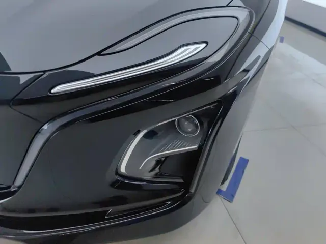 Hongqi E-QM5 — Фото автомобиля 5