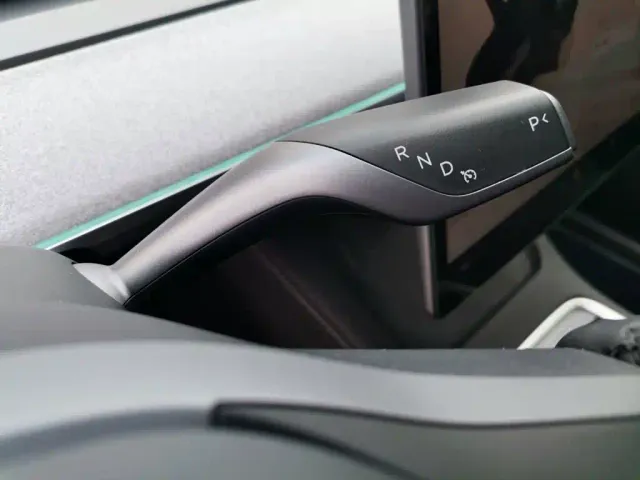 Tesla Model Y — Фото автомобиля 15