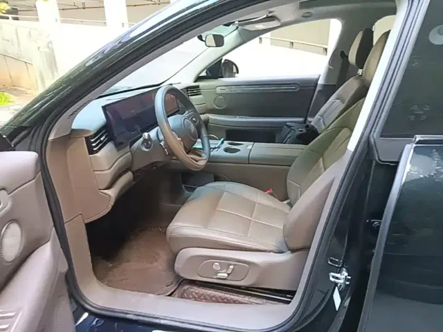 IM Motors LS6 — Фото автомобиля 14