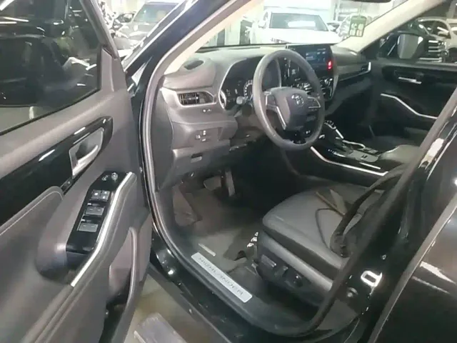 Toyota Highlander — Фото автомобиля 15