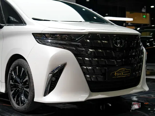 Toyota Alphard — Фото автомобиля 4
