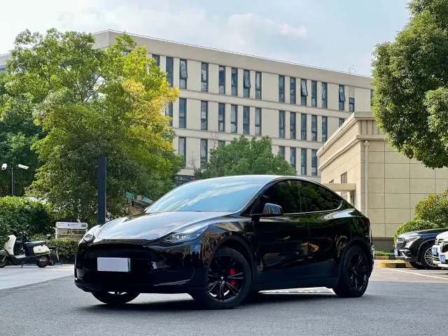 Фотография автомобиля — Tesla Model Y