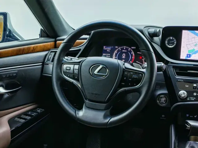 Lexus ES — Фото автомобиля 6