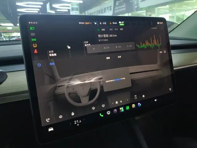 Tesla Model Y — Фото автомобиля 12