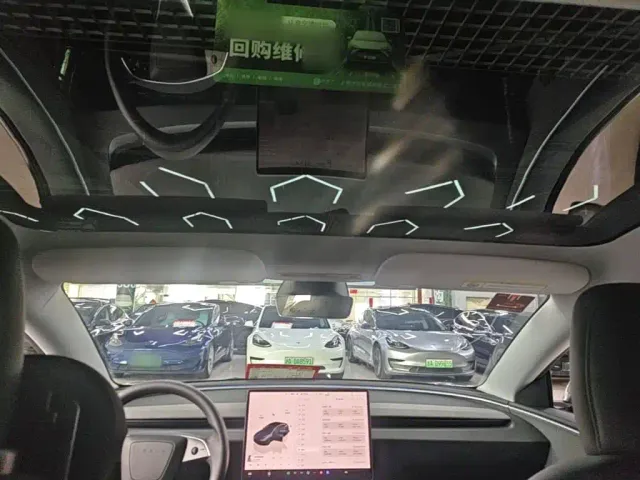 Tesla Model 3 — Фото автомобиля 13