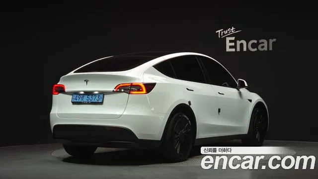 Фотография автомобиля — Tesla Model Y