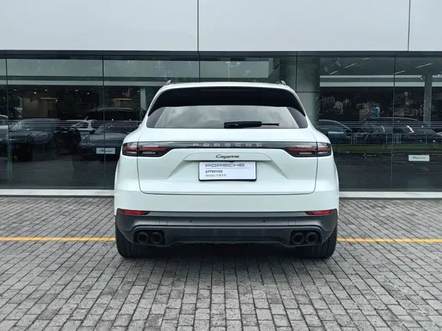 Porsche Cayenne — Фото автомобиля 7