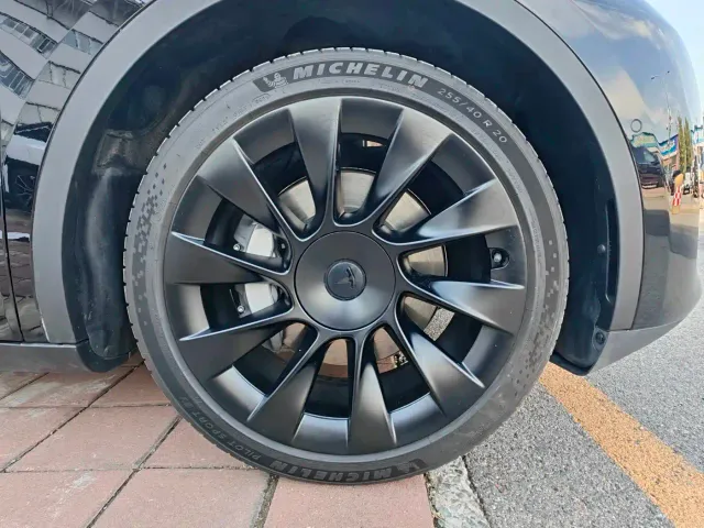 Tesla Model Y — Фото автомобиля 14