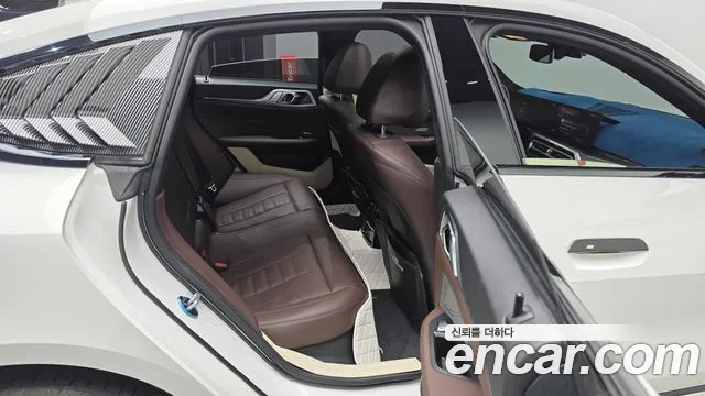 BMW i4 — Фото автомобиля 18