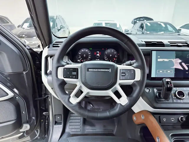Land Rover Defender — Фото автомобиля 18