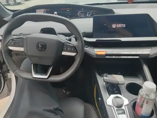 Changan Changan UNI-V 2022 1.5T Premium Model — Фото автомобиля 12