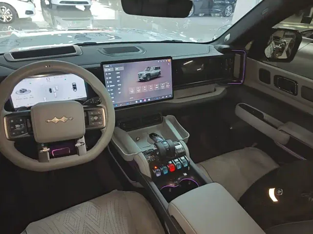 BYD FangChengBao Leopard 5 — Фото автомобиля 12