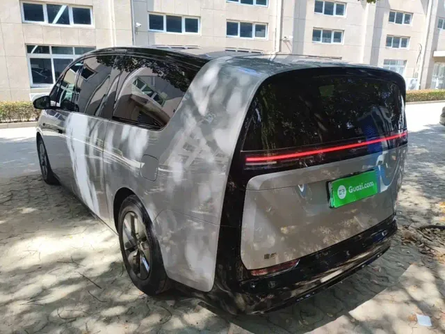 Li Auto MEGA — Фото автомобиля 4