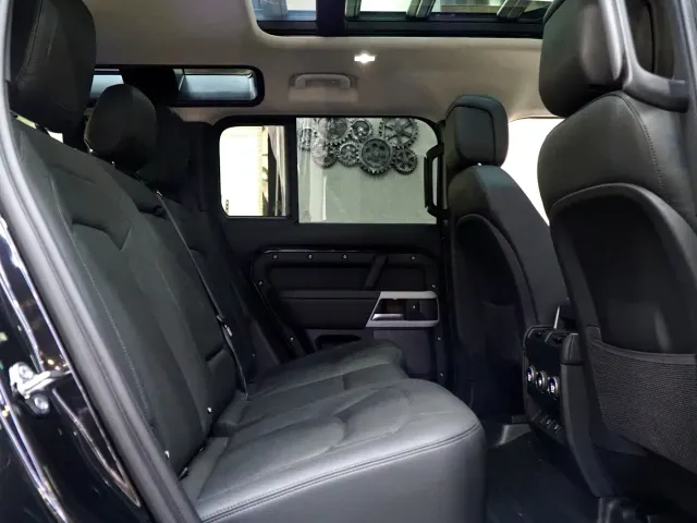 Land Rover Defender — Фото автомобиля 10