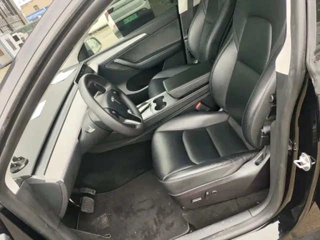Tesla Model Y — Фото автомобиля 14