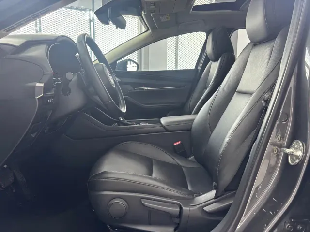 Mazda Axela — Фото автомобиля 9