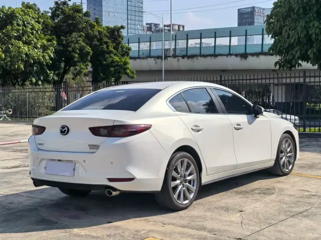 Mazda Axela — Фото автомобиля 4
