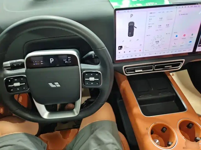 Li Auto L8 — Фото автомобиля 9