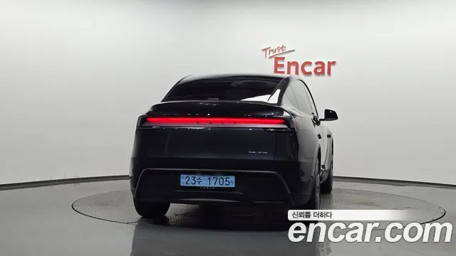 Tesla Model Y — Фото автомобиля 4
