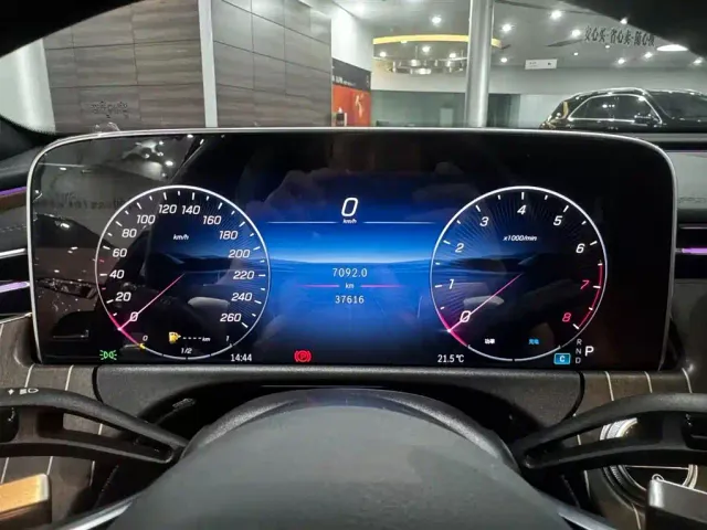 Mercedes-Benz E-Class — Фото автомобиля 12