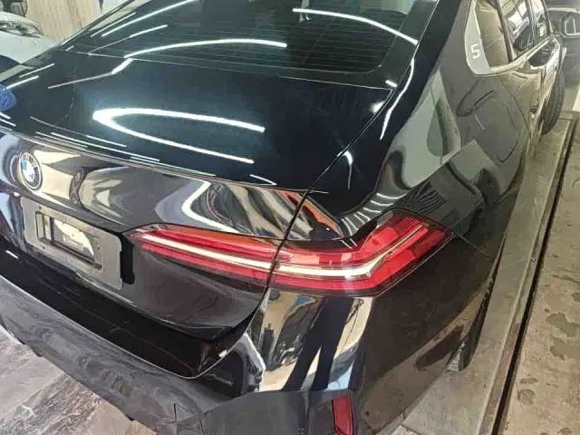 BMW 5 Series — Фото автомобиля 2
