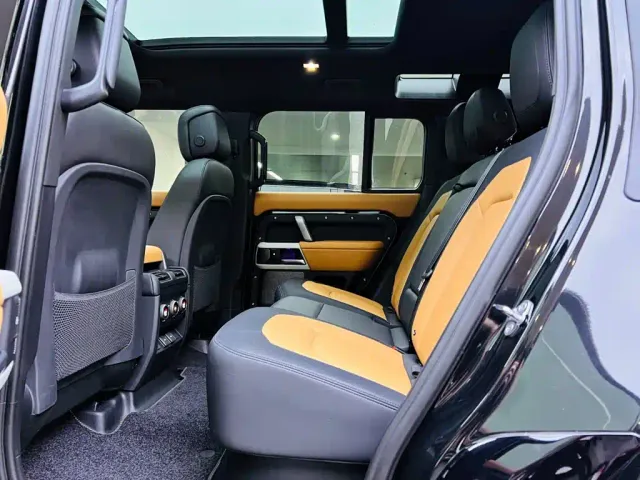 Land Rover Defender — Фото автомобиля 14