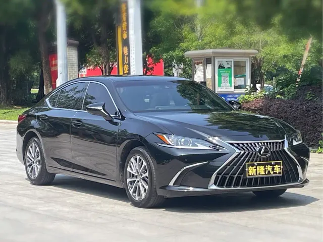 Lexus ES — Фото автомобиля 3