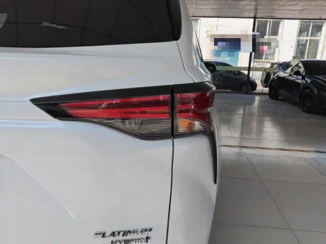 Toyota Sienna — Фото автомобиля 7