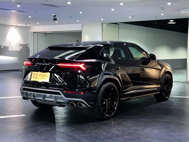 Lamborghini Urus — Фото автомобиля 6