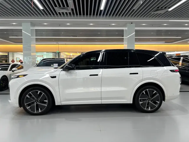 Li Auto L8 — Фото автомобиля 3