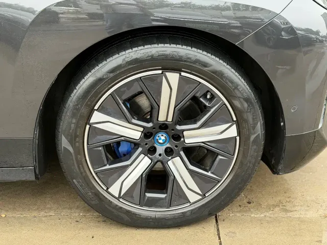 BMW iX — Фото автомобиля 14